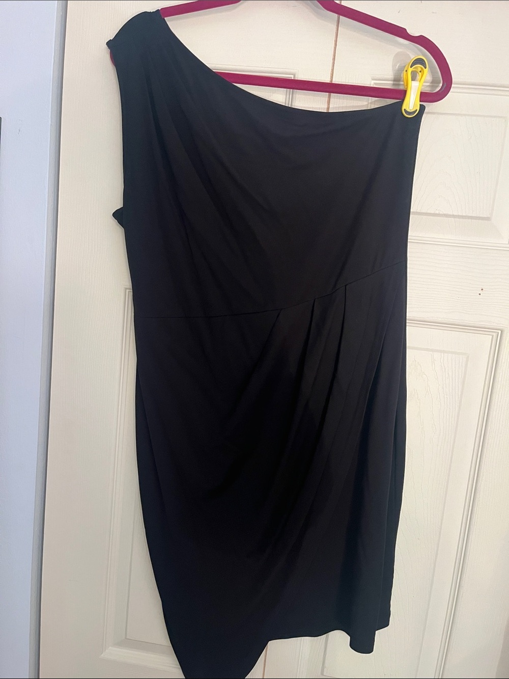 Chic One-Shoulder Black Dress – Sleek Evening Style